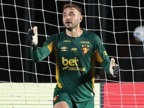 Goleiro do Sport falha feio em falta de Hulk e viraliza na web