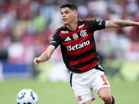 Ayrton Lucas é criticado pelos torcedores durante Flamengo x Santos