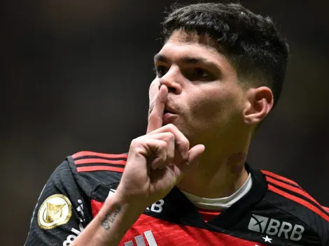 Ayrton Lucas faz elogios ao Palmeiras de Abel Ferreira