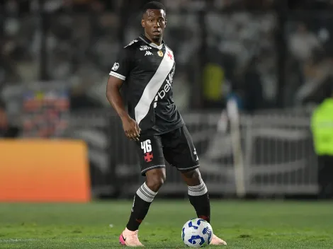 Carlos Cuesta leva pisão em amistoso e gera apreensão no Vasco