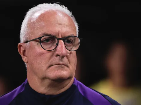 Dorival justifica Depay começar no banco no clássico pelo Brasileirão
