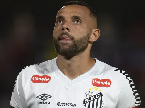 Guilherme e Thaciano protagonizam lance bizarro em Internacional x Santos