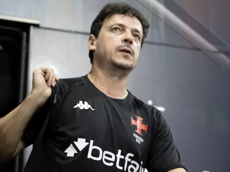 Organizada do Vasco protesta contra jogadores e defende Fernando Diniz: “Vão boicotar?”
