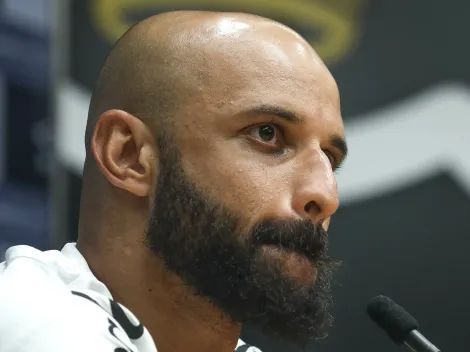 Torcida do Santos quer saídas de Brahimi e Thaciano