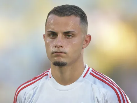 Bruno Gomes quase marca um belo gol para o Internacional