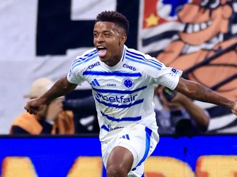 Arroyo marca golaço e coloca Cruzeiro à frente do Corinthians