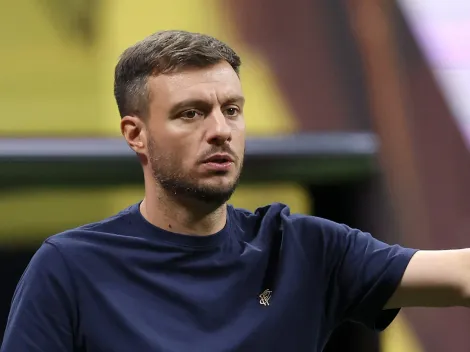 Martín Anselmi conversa com Textor nos bastidores