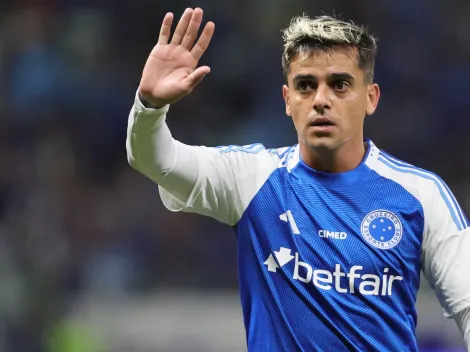 Fagner encaminha rescisão com o Corinthians