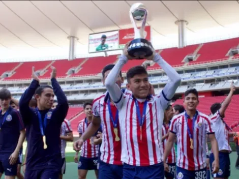 Carlos Salcido celebró el campeonato conseguido por Chivas Sub 15