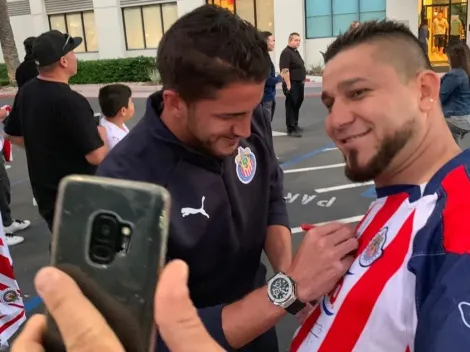 La afición de Chivas recibió al plantel en San Diego