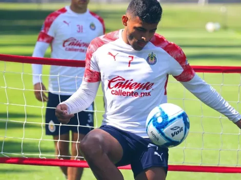 Alexis Vega entrenó y su lesión fue solo un susto