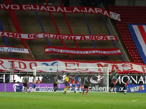 El épico desplegado que dedica Chivas tras la victoria