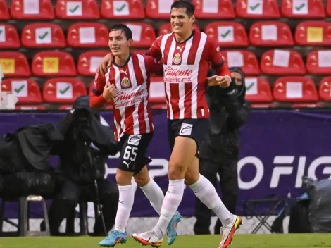 ¿Por qué no juegan Pérez Bouquet y Tepa González con Chivas?