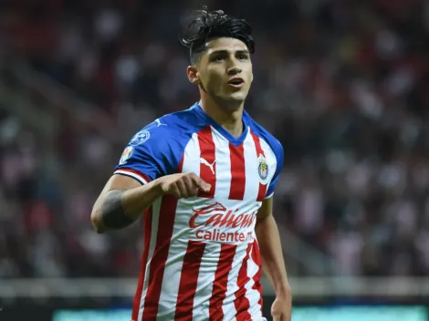 ¿Alan Pulido ya firmó precontrato con Chivas?