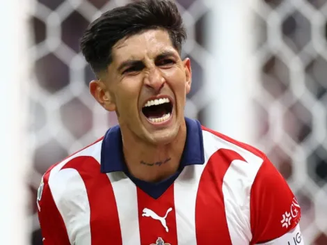 En el extranjero cuestionan a Jimmy Lozano por no convocar a Pocho Guzmán