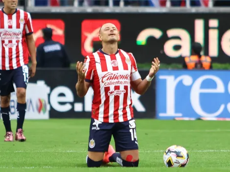 "No merece los abucheos", ex-Chivas defiende a Chicharito