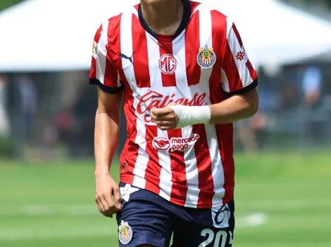 El canterano que no fue convocado, pero fue captado viajando con Chivas