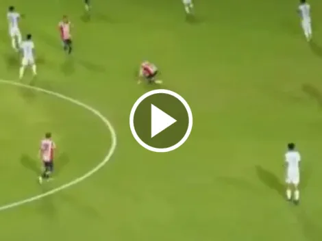 El tropezón de Chicharito al inicio del amistoso