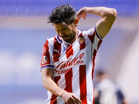 Afición de Chivas se lanzó contra Oribe Peralta