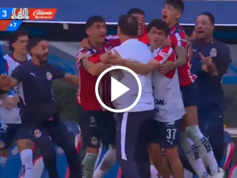 Así festejó la banca de Chivas el cuarto gol ante San Luis