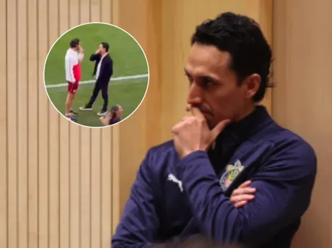 Alejandro Manzo platicó con jugador del Toluca