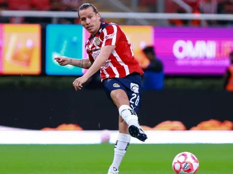 Oso González, de suplente a titular en las Chivas de Milito