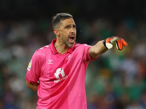Claudio Bravo renueva su vínculo con el Real Betis