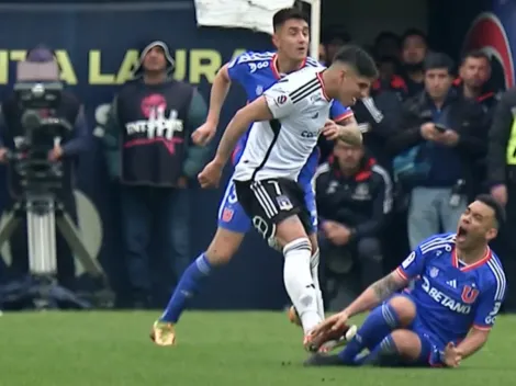 VIDEO: El VAR le salva la tarde a Carlos Palacios en Colo Colo tras su falta a Nery Domínguez.