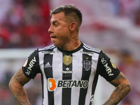 Vargas no la pasa bien en Brasil y es increpado por la barra del Mineiro