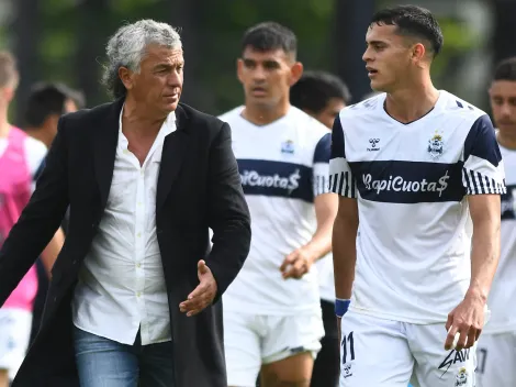 Desde “vende humo” hasta “mala leche”: Histórico de la UC se llena de críticas en Argentina