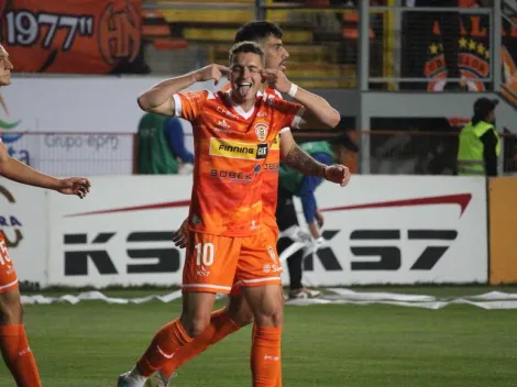 El Mago Borgnino hace delirar a la hinchada de Cobreloa con sus trucos