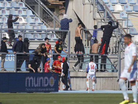 Jugadores de Audax Italiano y Unión Española frenan gresca entre barristas