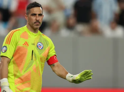 Revelan que Claudio Bravo escucha propuestas para volver a jugar