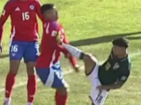 Jugador de Bolivia hace “la gran Arturo Vidal” y se va expulsado por patada ante Chile