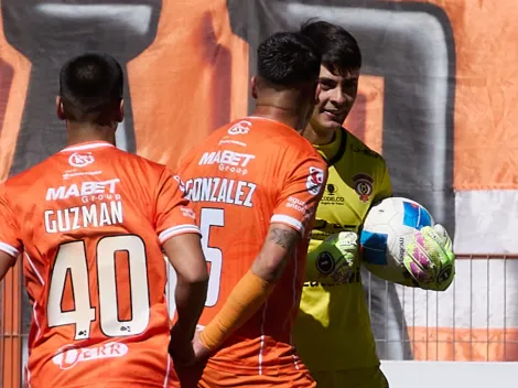 Capitán de Cobreloa aplaude a la hinchada por el apoyo en la Octava Región