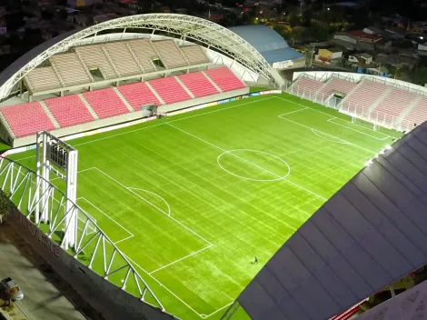 Se puede sumar Santa Laura: Estos son todos los estadios con pasto sintético