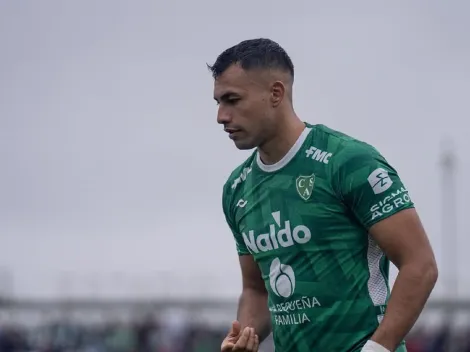 Morales casi anota el golazo de su vida... pero un compañero se lo robó en la línea