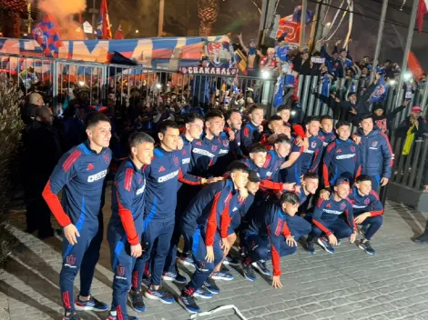 Hinchas azules llegan en masa a darle su último apoyo a la U