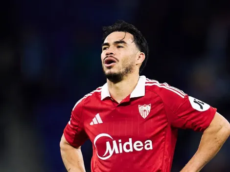 Suazo se lamenta: casi anota un golazo en la derrota del Sevilla que se complica en La Liga de España