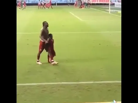 Rodallega le da la vuelta al mundo por este lindo gesto con un niño en Brasil