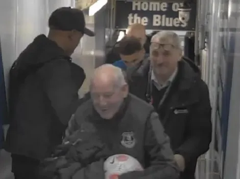 Video: Yerry apareció en el camerino y puso la fiesta tras triunfo de Everton