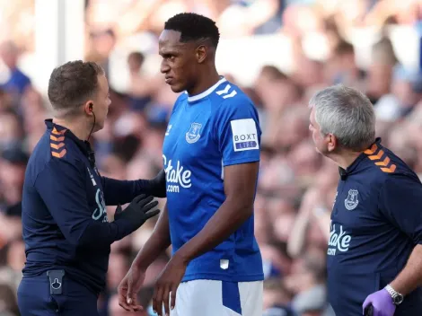 Yerry Mina salió sustituido por nuevas molestias en la derrota de Everton