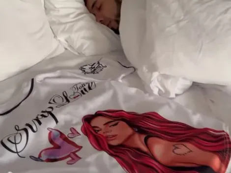 ¿Obsesión o acoso? Anuel AA mostró cómo duerme recordando a Karol G