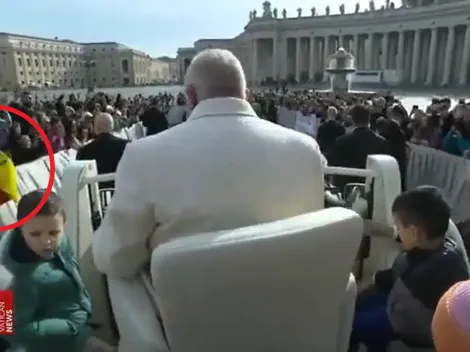 Sorpresiva reacción del Papa cuando le lanzaron la camiseta del Pereira