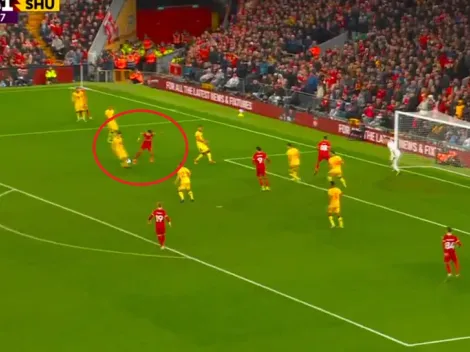 La atípica asistencia de Luis Díaz para el gol que ilusiona al Liverpool con el título