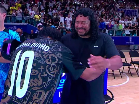Video: la reverencia que le hizo Ronaldinho a René Higuita