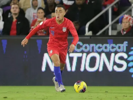 What does Barcelona get after signing Sergiño Dest?