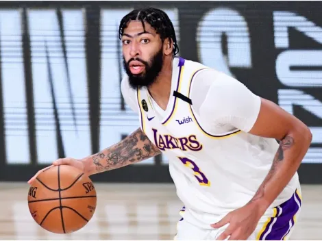 Anthony Davis lies about his future with the Lakers