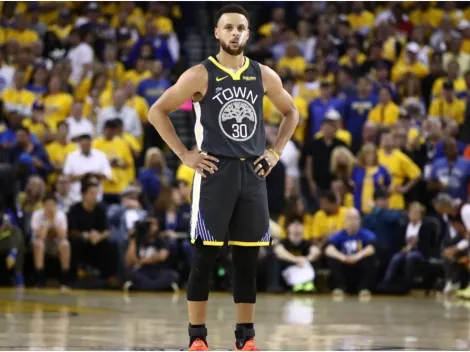 Steve Kerr reveals why Stephen Curry is under a minutes restriction
