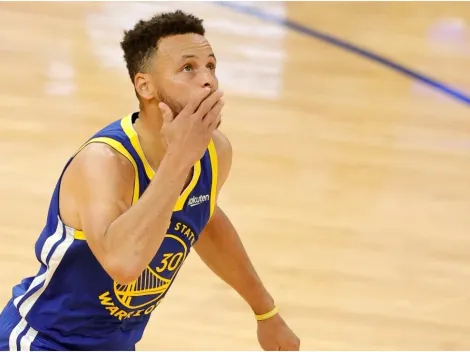 Stephen Curry joins Michael Jordan and Kobe Bryant on his record night with the Warriors